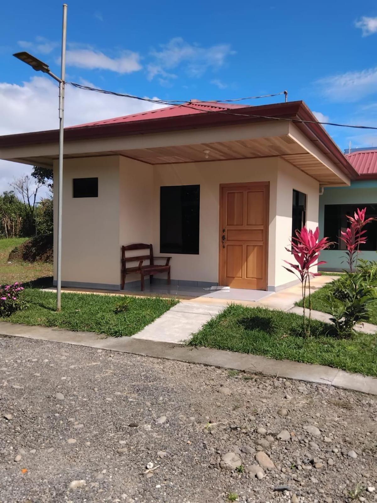 Cabinas El Pilon Rio Celeste Exterior photo